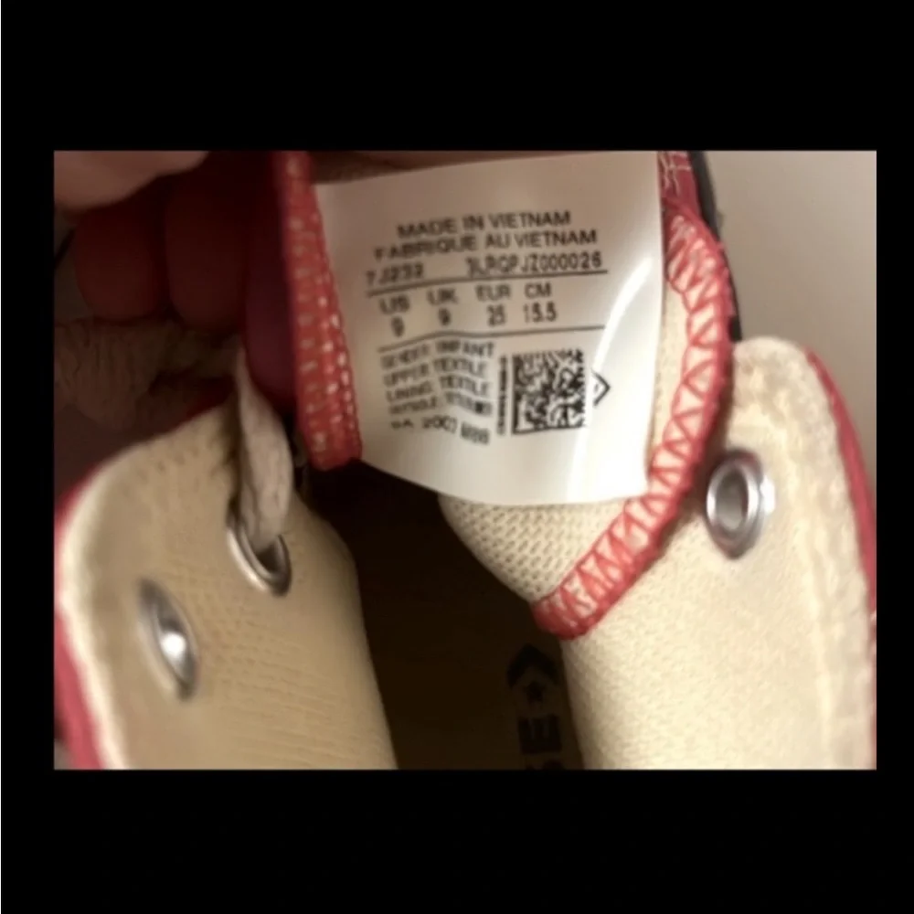RED CHUCK TAYLOR ALL STAR HIGH TOPS Converse Classic Canvas W//Star Logo Sneaker